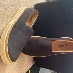 SODA SLIP SEMI NEW JUST TRIED THEM ON AT THE STORE BUT NEVER USED